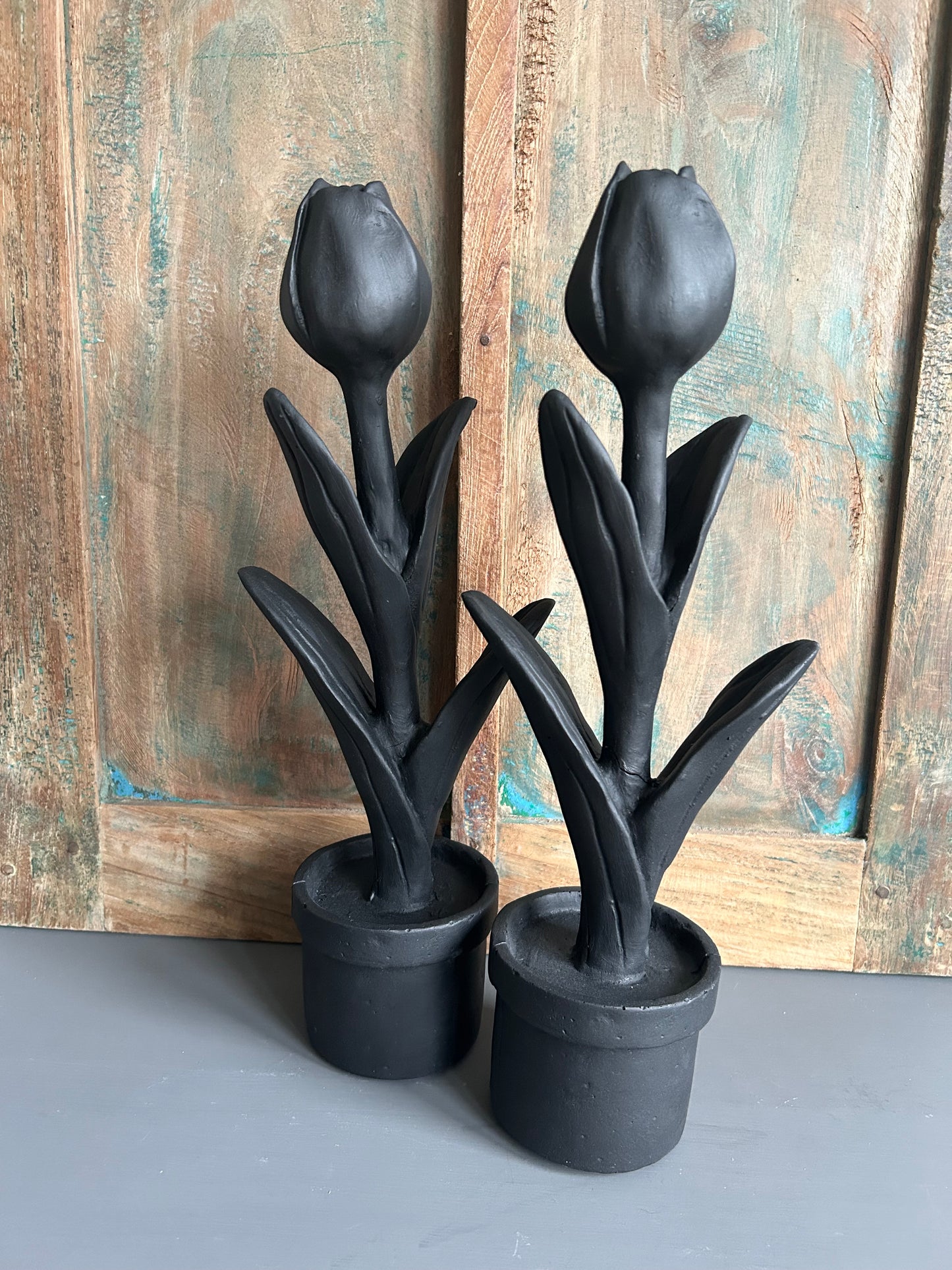 Zwarte tulp van keramiek